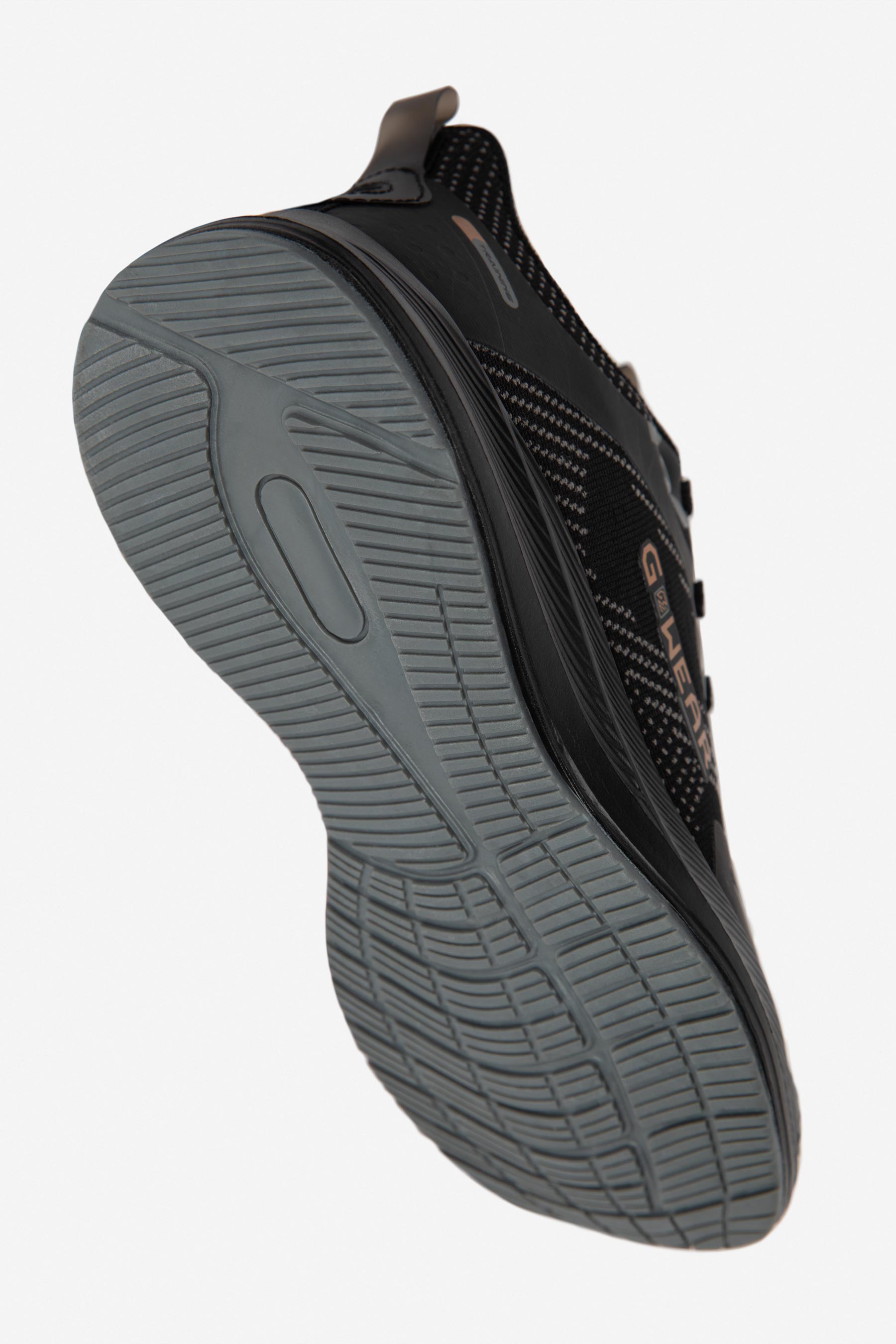 GWEAR ESSENTIAL TRAINING SHOES - BLACK